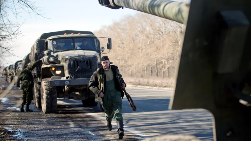 Přesun těžké techniky proruských povstalců z Doněcku
