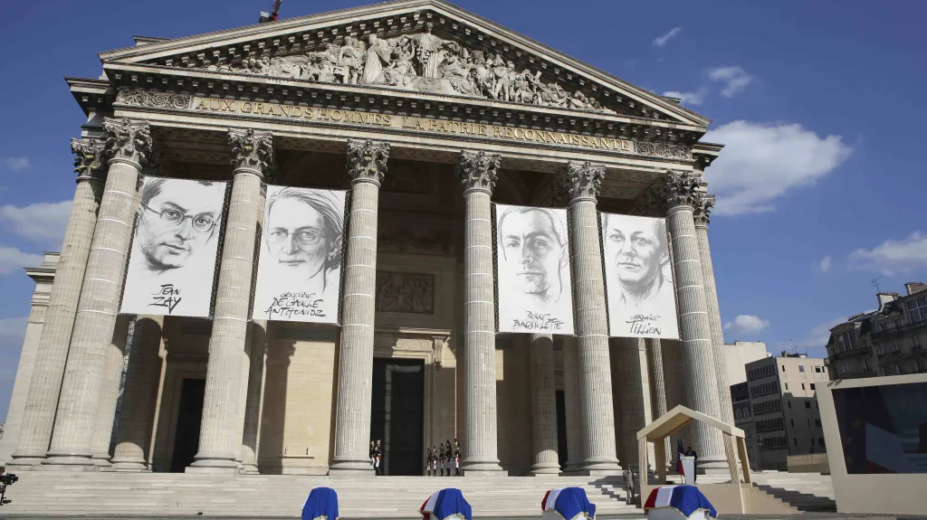 Ukládání ostatků čtyř bojovníků proti nacismu v Pantheonu