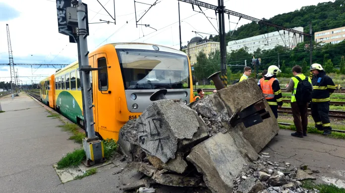 Na Smíchovském nádraží vykolejil vlak