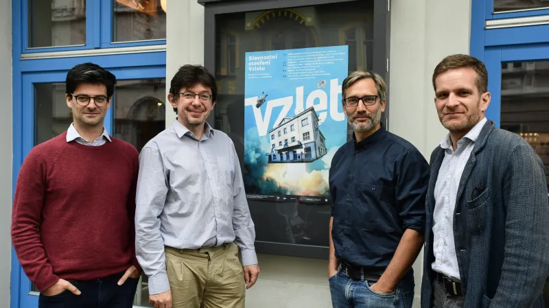 Zleva ředitel kulturního centra Vzlet a člen Divadla Vosto5 Petr Prokop, umělecký vedoucí souboru Collegium 1704 Václav Luks, režisér a člen Divadla Vosto5 Jiří Havelka a zakladatel Kina Pilotů Jan Macela