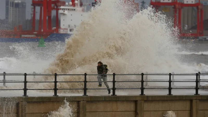 Bouře Angus udeřila na pobřeží Anglie