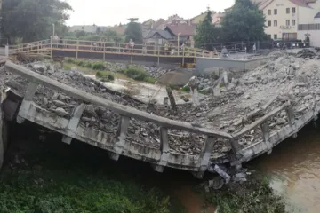 Nevydržel sondáž. Most ve Velkém Meziříčí byl v tak špatném stavu, že spadl předčasně