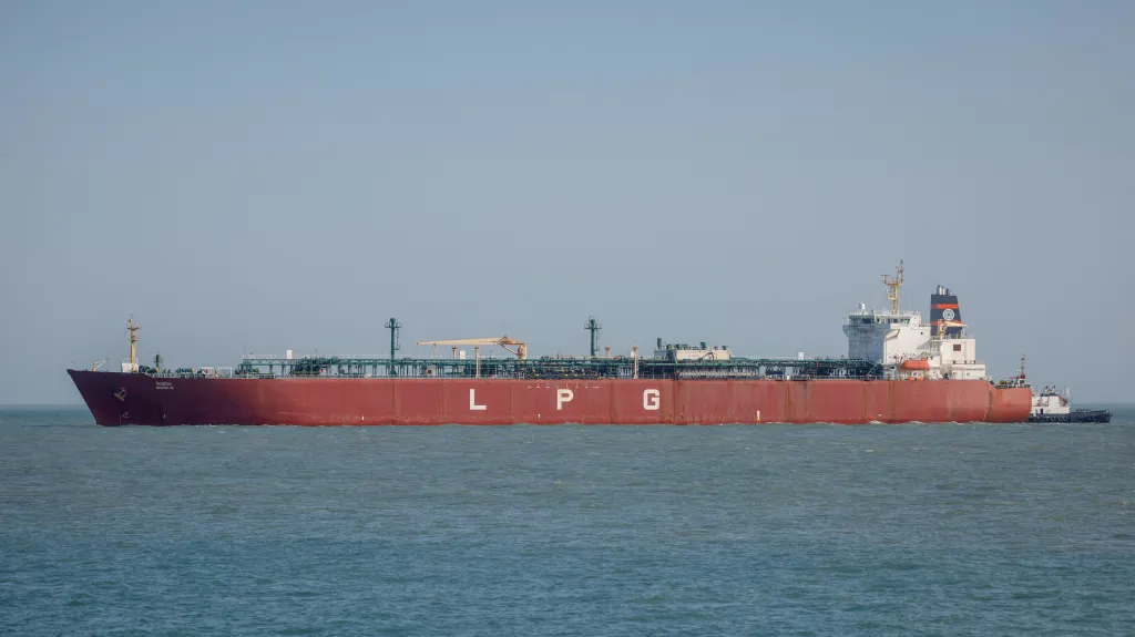 Tanker po proplutí Hormuzským průlivem