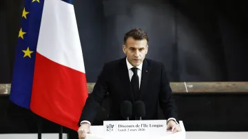 Francouzský prezident Emmanuel Macron pronesl projev na námořní základně jaderných ponorek L´Ile Longue ve Francii dne 2. března 2026