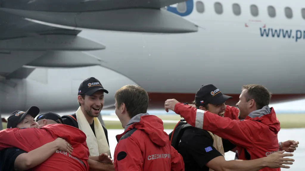 Čeští záchranáři po návratu z Nepálu