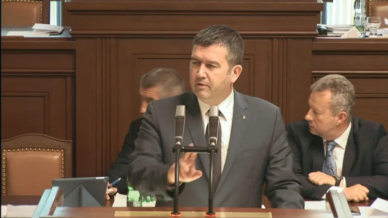 Předseda ČSSD Jan Hamáček žádá o důvěru vládě