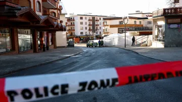 Okolí místa výbuchu ve švýcarském letovisku Crans-Montana