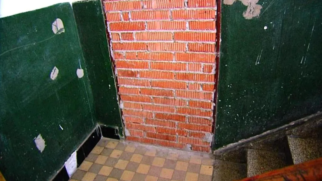 Zazděný vchod do bytu