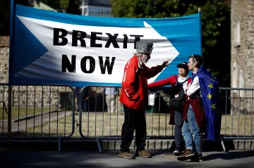Vzpurným konzervativcům hrozí kvůli brexitu vyloučení. Roste riziko předčasných voleb