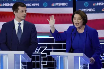Demokraté Amy Klobucharová a Pete Buttigieg končí v boji o Bílý dům. Podpoří Bidena