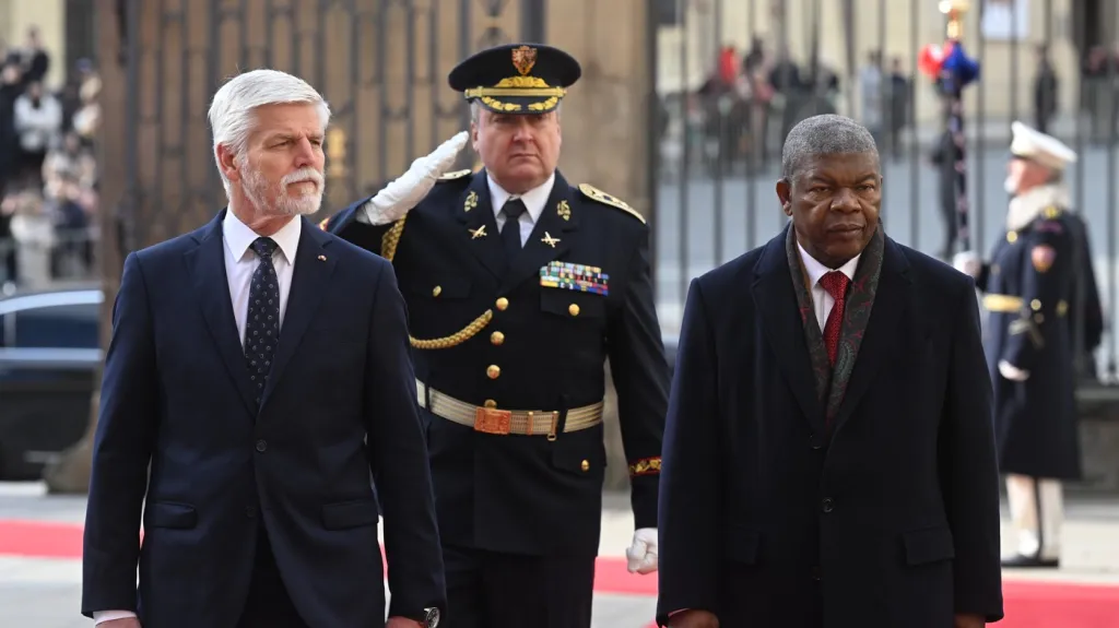 Prezidenti Petr Pavel (vlevo) a Joao Lourenco