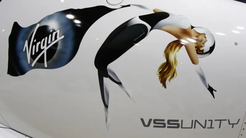 Branson představil nový SpaceShipTwo