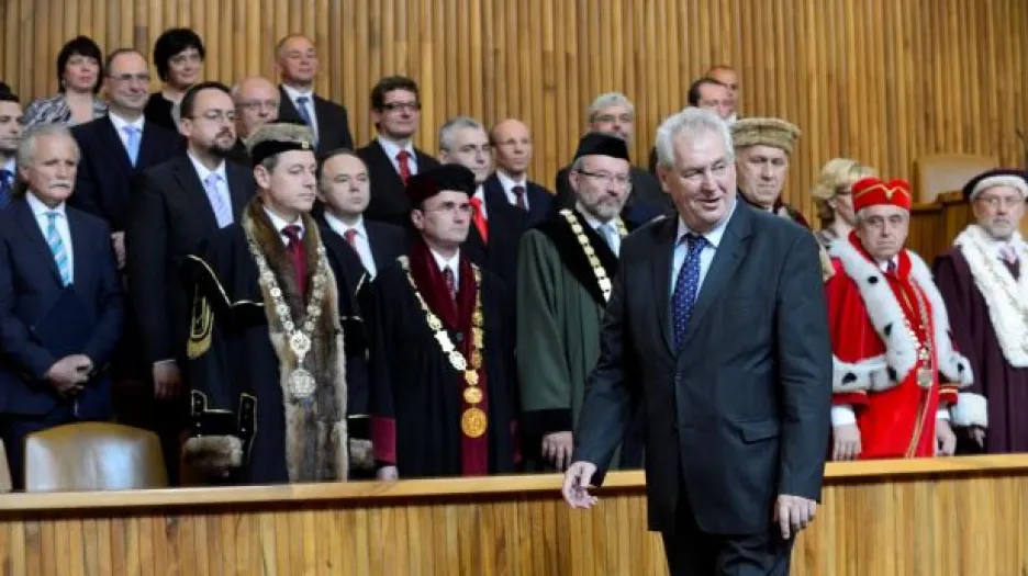 Téma Událostí ČT: Zeman znovu ve sporu s akademiky