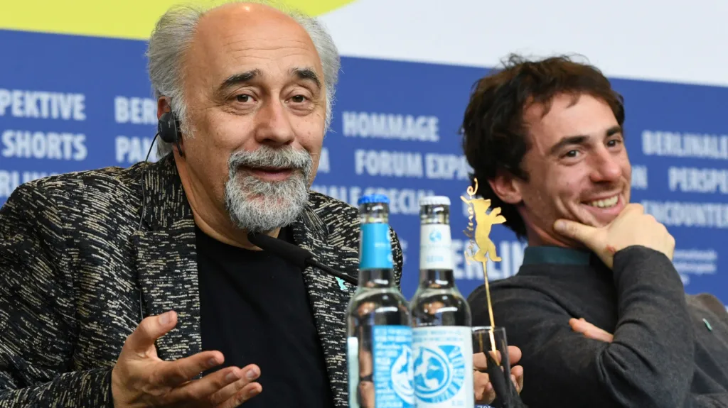 Režisér Giorgio Diritti a herec Elio Germano na festivalu představili snímek Volevo nascondermi
