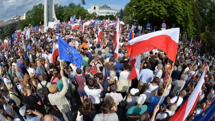 Protivládní protest ve Varšavě