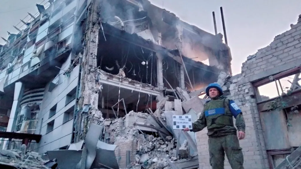 Průmyslová budova v Luhansku, kterou podle Ruska zničila raketa Storm Shadow vypálená Ukrajinou