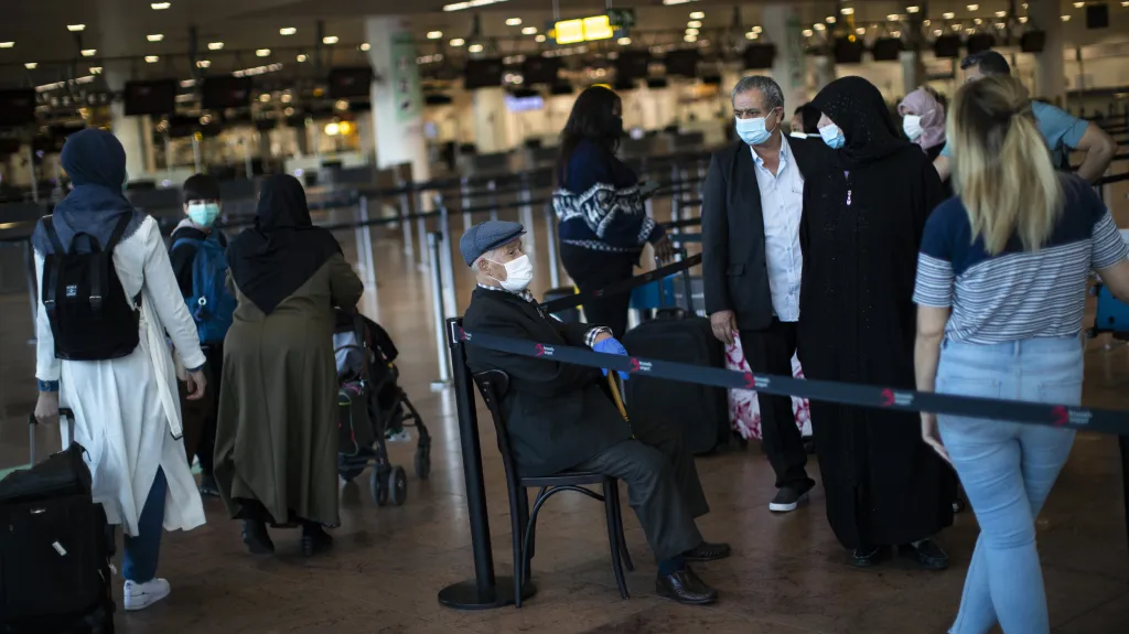 Cestující na bruselském letišti