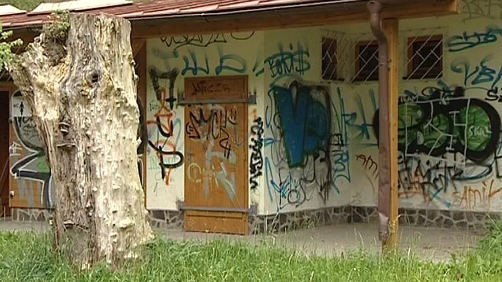 Budova veřejných toalet v jihlavském parku