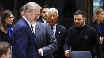 Mimořádný summit EU, na snímku je vidět premiér Petr Fiala, předseda Evropské rady António Costa a ukrajinský prezident Volodymyr Zelenskyj