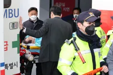 Lídr jihokorejské opozice I Če-mjong byl napaden, útočník ho bodl do krku