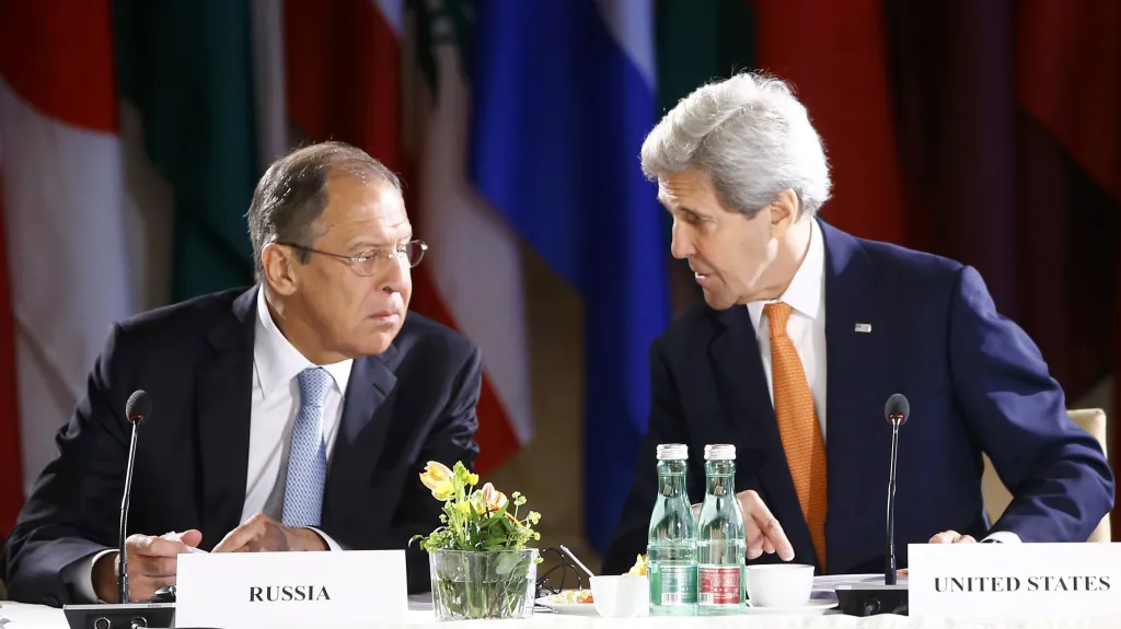 Sergej Lavrov a John Kerry