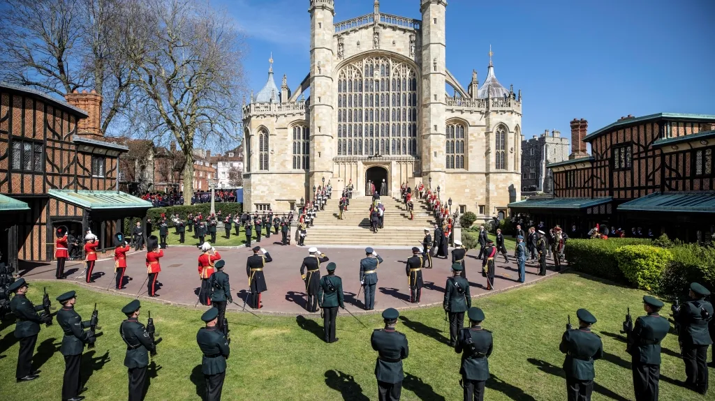 Poslední rozloučení s princem Philipem se konalo na hradě Windsor