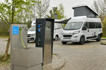 Zájem o dovolenou v karavanu roste. Kraje na to reagují podporou vzniku stání pro obytná auta