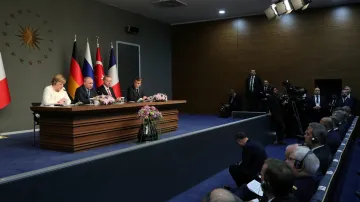 Lídři Turecka, Ruska, Francie a Německa se setkali na istanbulském summitu o Sýrii