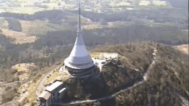 Hotel a vysíláč Ještěd