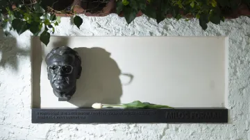V Čáslavi odhalili bustu Miloše Formana
