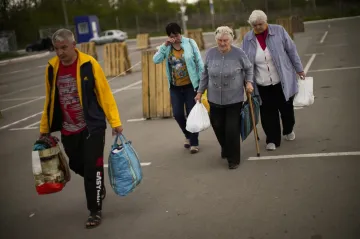 Ukrajinští senioři trpí, představují až polovinu civilních obětí poblíž fronty