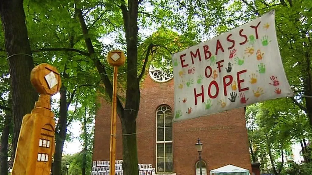 Hamburský kostel poskytl útočiště desítkám uprchlíků
