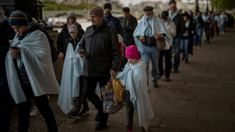 Fronty truchlících v Londýně