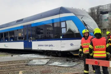 V Olomouci vykolejil osobní vlak, dva lidé jsou zranění