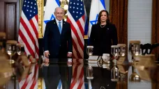 Benjamin Netanjahu a Kamala Harrisová v Bílém domě