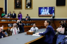 Americký kongresový výbor zpovídal ředitele TikToku, aplikaci hrozí v USA zákaz