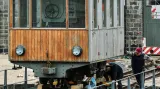 Raritní exemplář z roku 1912 bude vystaven v bývalé výtopně parních lokomotiv. Uvnitř budovy jsou i další historické železniční vozy.