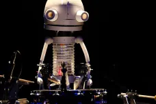 Před sto lety svět poprvé uslyšel slovo „robot“. Karel Čapek inspiroval ke vzniku strojů, které vládnou dnešním továrnám