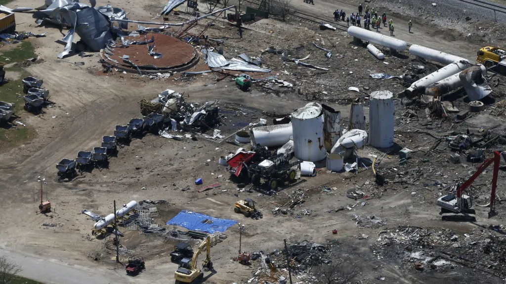 Exploze v továrně ve Westu