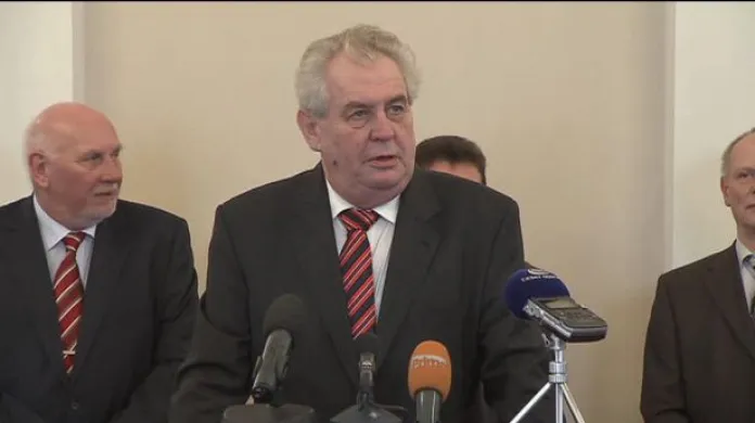 Miloš Zeman představil čtyři kandidáty na ústavní soudce