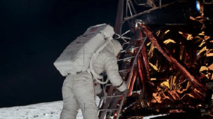 Aldrin skáče na Měsíc