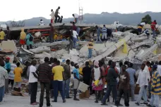 Silné zemětřesení si na Haiti vyžádalo nejméně jedenáct životů
