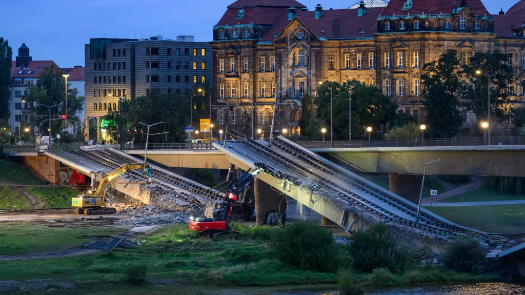 Část mostu Carolabrücke