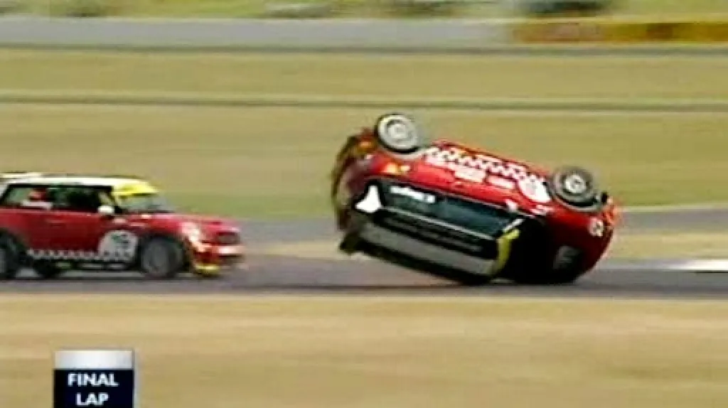 Nehoda Mini Cooperů