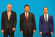 Zeman v Číně přijal pozvání na summit o Hedvábné stezce, Petříček otevřel téma lidských práv