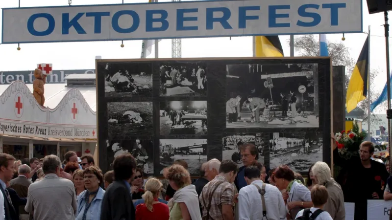 Vzpomínková deska na události z 26. září 1980