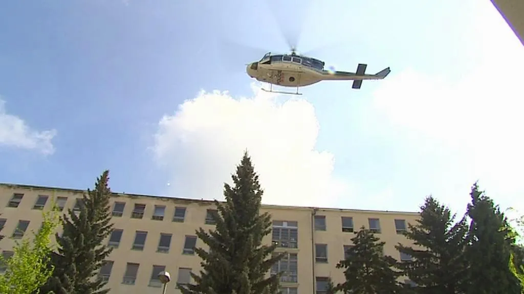 Vrtulník nad libereckou nemocnicí
