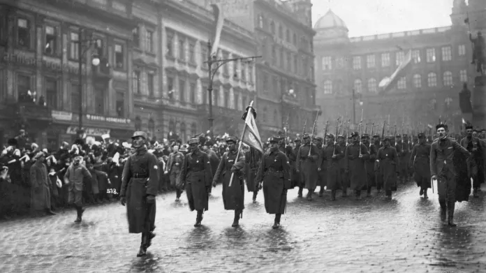 Českoslovenští legionáři v roce 1920 na Václavském náměstí