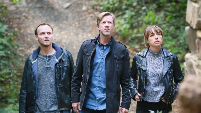 Natáčení seriálu Labyrint: Jan Hájek, Jiří Langmajer, Tatiana Vilhelmová