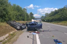 Na Uherskohradišťsku se srazila tři auta. Na místě zemřeli dva lidé 